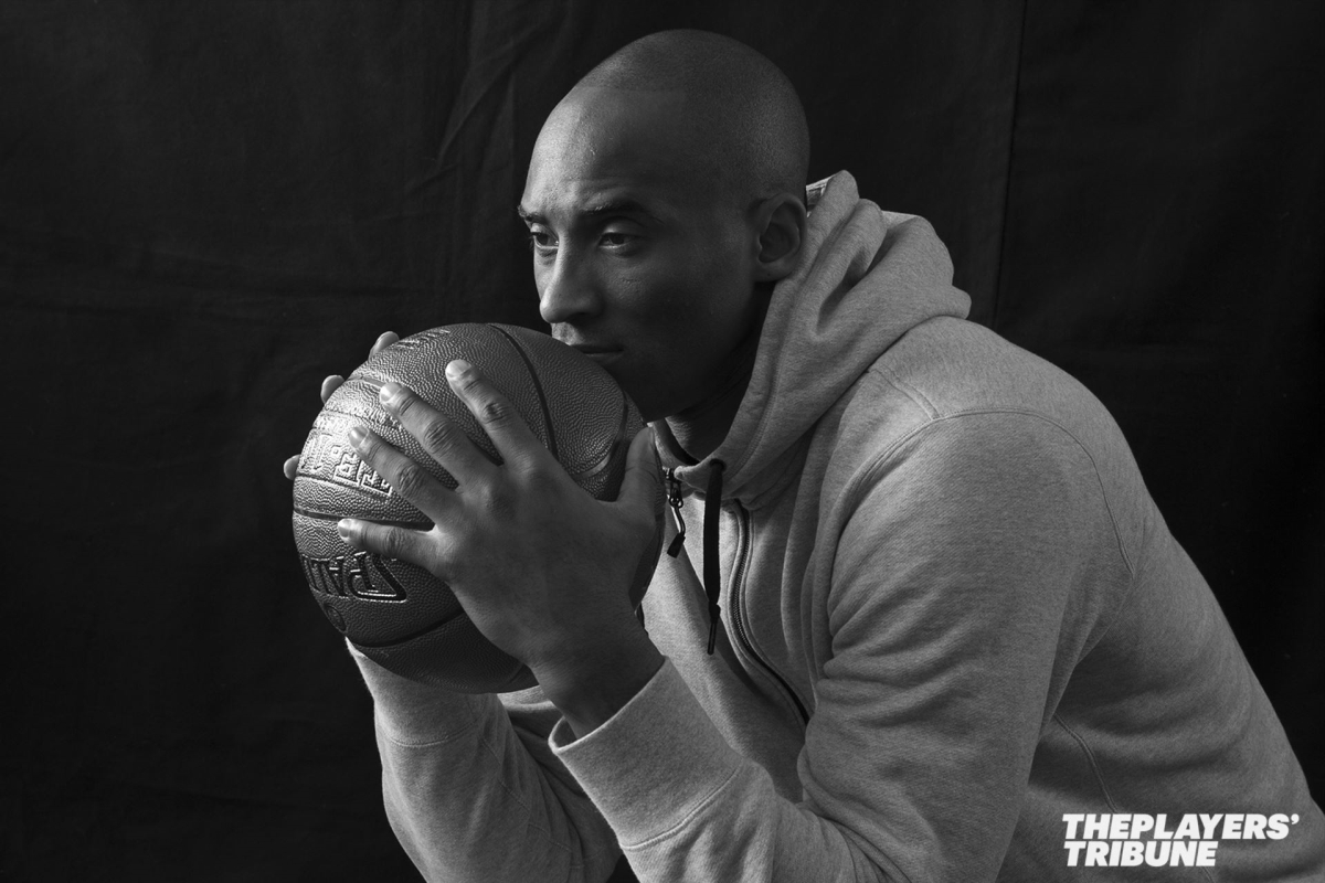 Esta imagen de Kobe Bryant acompañó el poema de despedida, titulado "Querido Baloncesto", que publicó en el sitio especializado de Internet 'The Players Tribune".