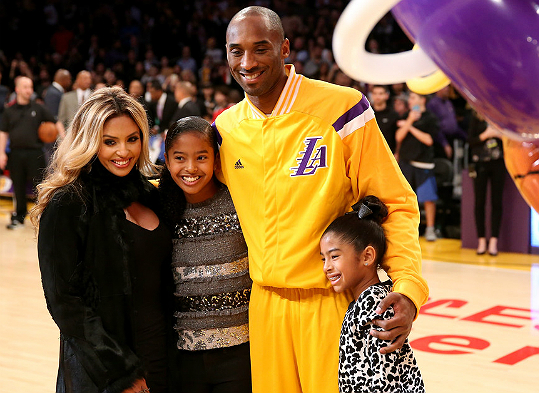 Kobe Bryant con la familia, su esposa Vanessa Laine y sus hijas Natalia Diamante y Gianna Maria-Onore.