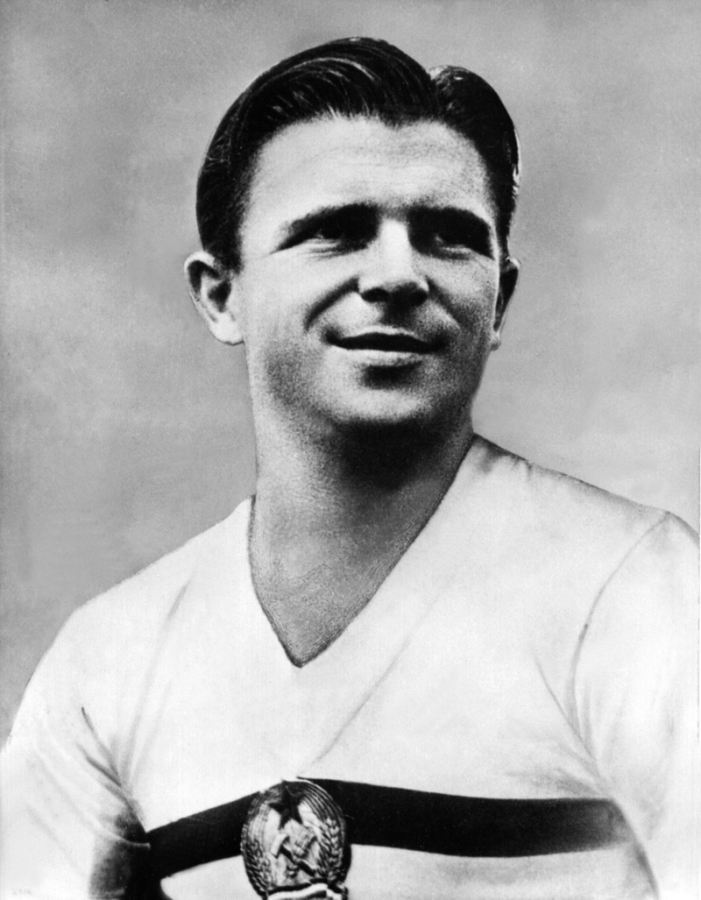 El húngaro Ferenc Puskas, apodado 'el Comandante galopante' y 'el Cañoncito Pum', fue el máximo goleador del siglo XX, al anotar 512 tantos entre 1943 y 1966 (foto Wikimedia).