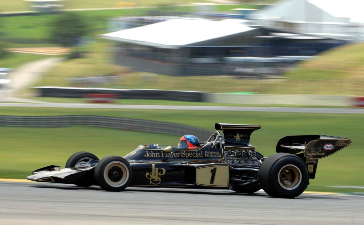 Emerson Fittipaldi disputó la serie Cart en los años 1980 y 1990, donde cosechó 22 victorias, 65 podios, el título de 1989 y los subcampeonatos de 1993 y 1994. Dentro de sus triunfos se destacan dos en las 500 Millas de Indianápolis, en 1989 y 1993, a lo que se suma un segundo puesto en 1988 y un tercero en 1990.