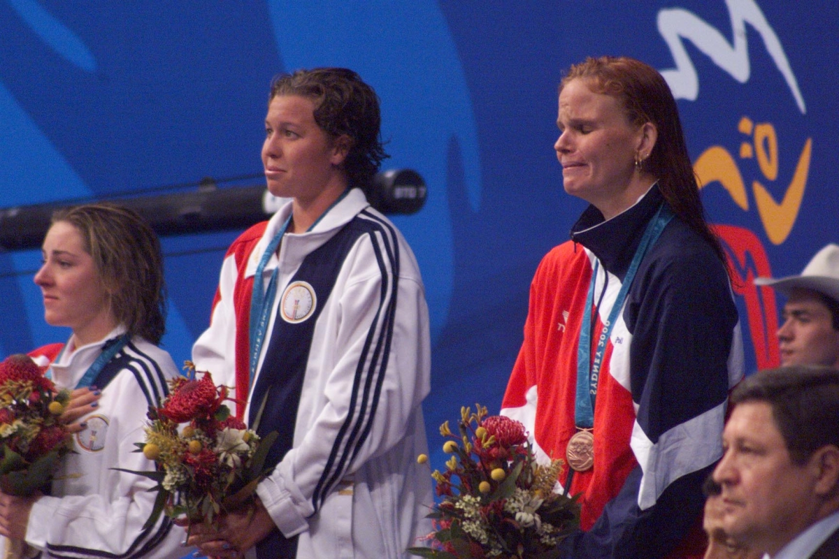 La ondina Claudia Poll llora de emoción en las Olimpiadas de Sydney 2000 al cosechar una de las dos medallas de bronce que ganó en esas justas. Lo hizo en 200 y 400 metros libre.