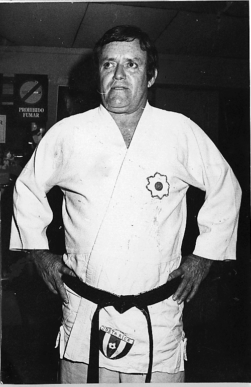 Orlando Madrigal fue el primer judoca costarricense en unos Juegos Olímpicos, hace 52 años, para Tokio 1964. Lo acompañó Rafael Barquero, posterior presidente del Comité Olímpico Nacional.