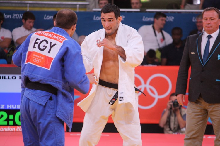 El judoca costarricense, Osman Murillo (derecha), durante su pelea en los 73 kilos contra el egipcio Hussein Hafiz, en los Juegos Olímpicos de 2012, cuando fue eliminado en la segunda ronda (foto Comité Olímpico Nacional).