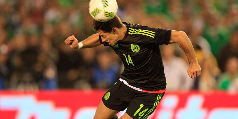 Javier 'Chicharito' Hernández conecta de cabeza y le da el triunfo 1-0 a México sobre Chile, este 1º de junio del 2016 en San Diego, California (Estados Unidos).