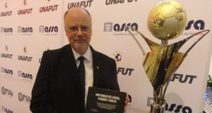 Campeonatos ticos de fútbol ya tienen su libro oficial