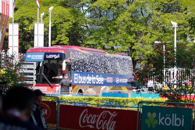 Llegada del autobús de la Selección de Costa Rica. Amistoso internacional: Costa Rica 3-Irlanda del Norte 0, el 3 de junio del 2017, en el Estadio Nacional de Costa Rica, La Sabana, San José (foto Ileana Aráuz para "Buzón de Rodrigo").
