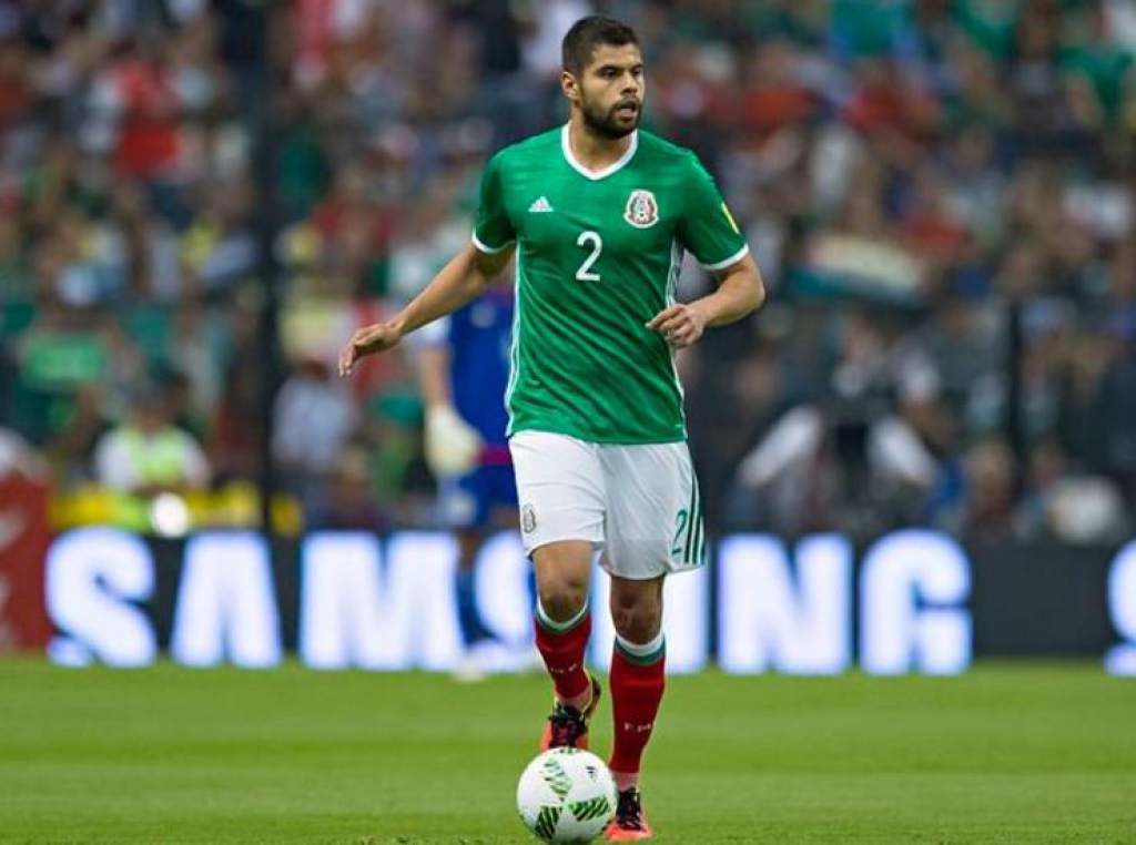 Néstor Araujo: El mexicano, puesto como lateral derecho, se ha agenciado un lugar en este equipo ideal de los mejores jugadores de la fase de grupos de la Copa de Oro.