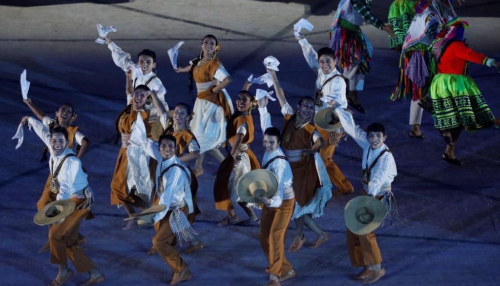 Artistas bailan durante la ceremonia de inauguración de los Juegos Panamericanos Lima 2019, este viernes 26 de julio en el Estadio Nacional en Lima, Perú (foto sitio https://trome.pe).