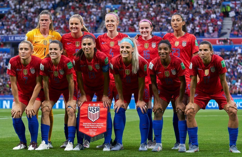La Selección de Estados Unidos ha sido tres veces campeona mundial, en 1991, 1999 y 2015. Este fue el equipo titular que venció 2-1 a Inglaterra, para avanzar a la final de la edición de "Francia 2019" (foto sitio web del Mundial Femenino 2019).