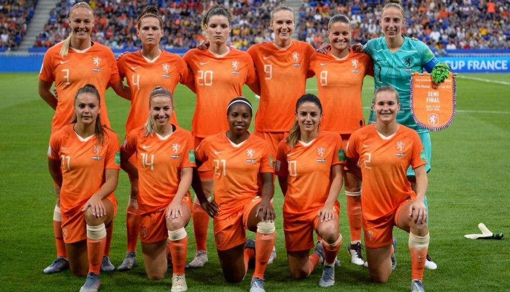 La Selección de Holanda es finalista por primera vez apenas en su segunda presencia en un Mundial Femenino de la FIFA. Este fue el equipo estelar que superó 1-0 a Suecia en tiempos extras, para clasificarse a la final de la Copa de "Francia 2019" (foto sitio web del Mundial Femenino 2019).