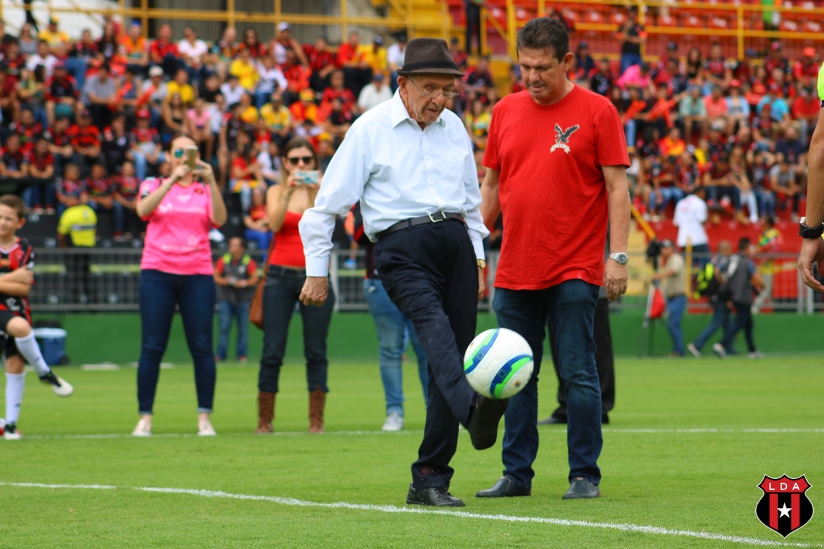 Álvaro Rojas vivió en forma intensa el centenario liguista - Buzón de ...