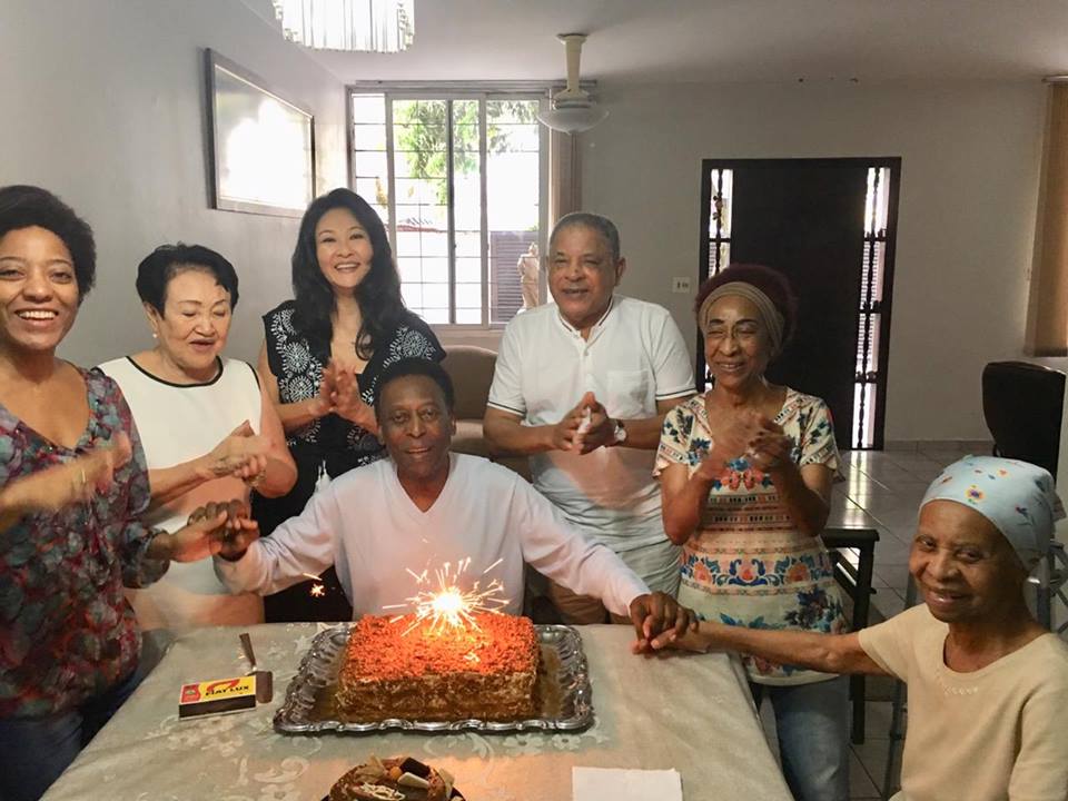 Pelé celebrando su cumpleaños